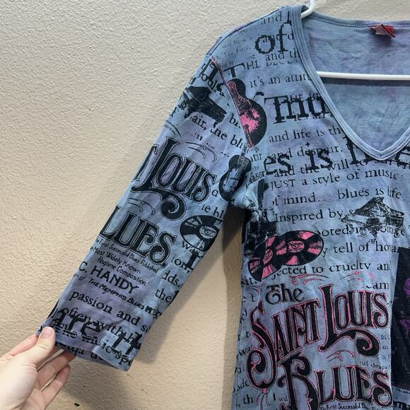 Y2k Glima Top Graphic Print Womens S Baby Tee V Neck Saint Louis Blues Music - Picture 2 of 8